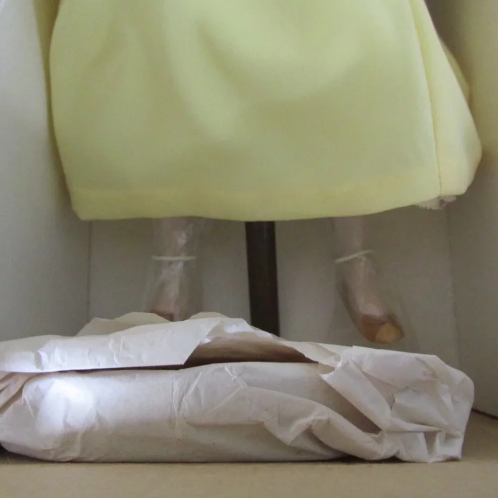 Snow White Porcelain Doll - Picture 7 of 10